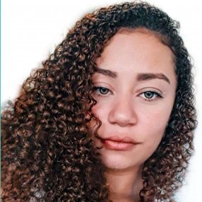 Júlia, Babá em Maricá
