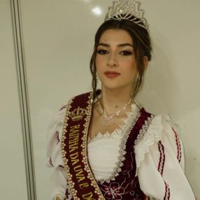 Lara, Babá em Domingos Martins