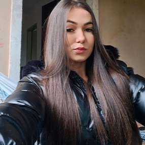 Sara, Babá em Louveira