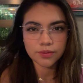 Fabricia, Babá em Brusque
