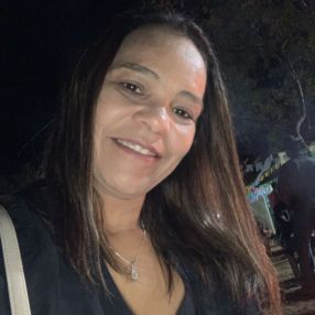 Sandra, Babá em Montes Claros
