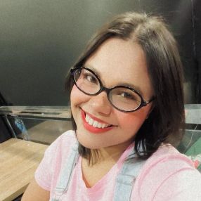 Larissa, Babá em Feira de Santana