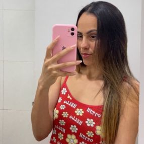 Bia, Babysitter in Camboriú