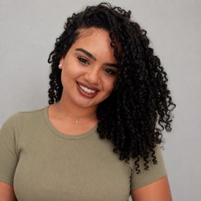Olivia, Babá em Valparaíso de Goiás