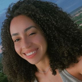 Larissa, Babá em Brasília