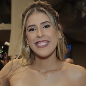 Amanda, Babá em Contagem