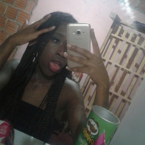 Taisa, Babysitter in Resende