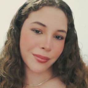 Júlia, Babá em Nova Serrana