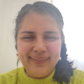 Hazel, Babá em Extrema