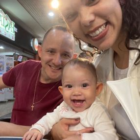 Rebeka, Família em Nova Serrana
