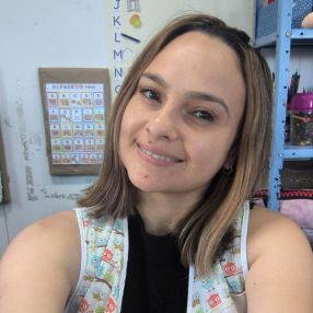 FRANCIELI, Babá em Araquari