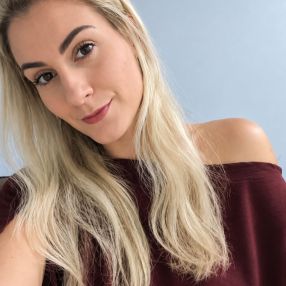 Letícia, Babá em Brusque