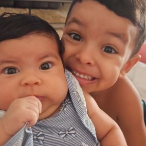 KAMILLA, Família em Pedra Preta