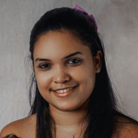 Sheila, Babá em Campina Grande do Sul