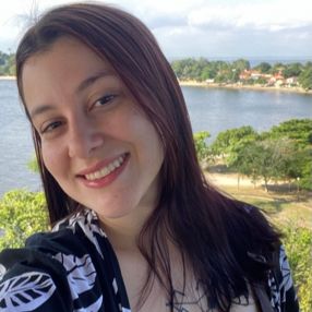 Dominique, Babysitter in Duque de Caxias