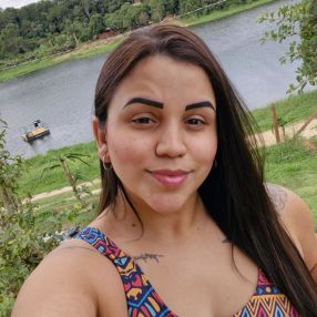 Larissa, Babá em Ourinhos