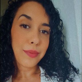 Lousiane, Babysitter in Camboriú