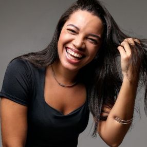 Aline, Babá em Barra Mansa