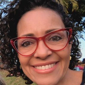 Debora, Babysitter in Curitiba