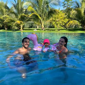 Ayla, Família em Cabo Frio
