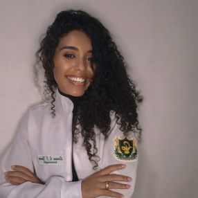 Lorrana, Babysitter in Armação dos Búzios