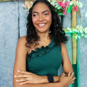 Lavínia, Babá em Escada
