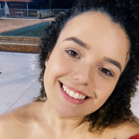 Mariana, Babysitter in Araçatuba