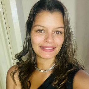 Amanda, Babá em Patos de Minas