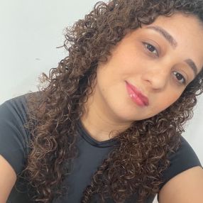 Daniele, Babysitter in São José