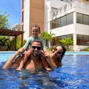 Sarah, Família em Salvador