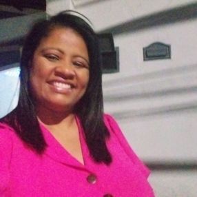 Elaine, Babysitter in Francisco Morato