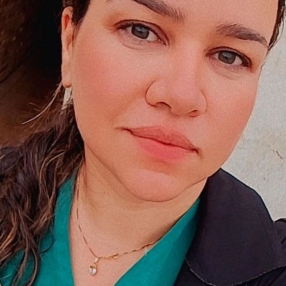 DEBORAH, Babá em Abadiânia