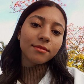 Anna Flávia, Babá em Bálsamo