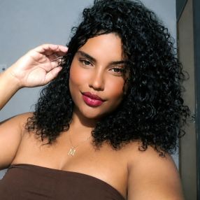Larissa, Babá em Caldas Novas