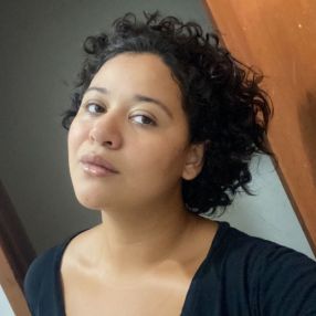 Letícia, Babá em Canitar