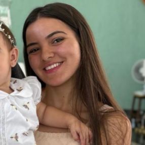 Juliana, Babá em Pará de Minas