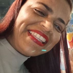 Claudia, Babá em Escada