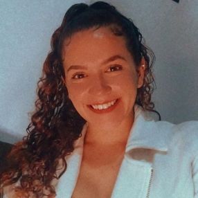Luana, Babá em Nova Lima