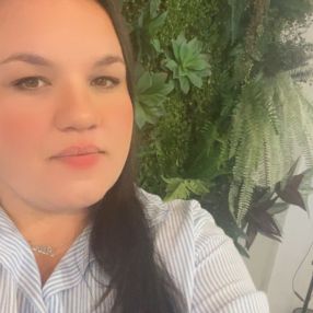 Aline, Babá em Indaial