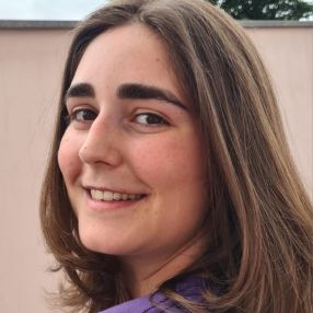 Nathália, Babá em Passo Fundo