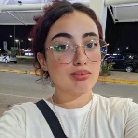 Larissa, Babá em São Francisco do Sul