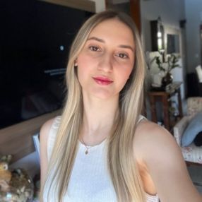 Layla, Babá em Três Coroas