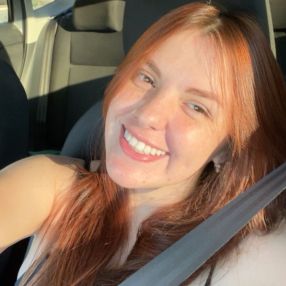 Elizabeth Anastasia, Babysitter in Santa Luzia