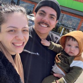 Luani, Família em Portão