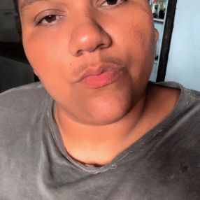 Joyce, Babá em Condado