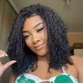 Laís Santana de, Babá em Nazaré