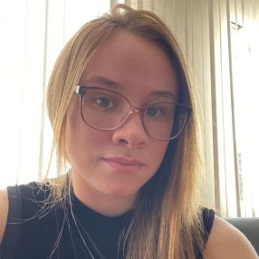 Karen, Babá em São José dos Pinhais