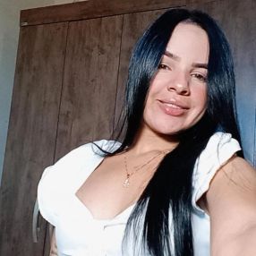 Mikaeli, Babá em Extrema