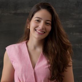 Maria Clara, Babá em Vassouras