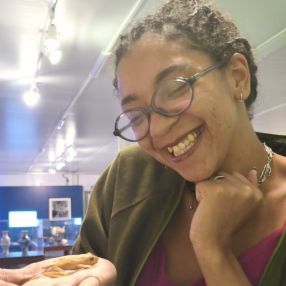 Diana de Azevedo, Babá em Magé